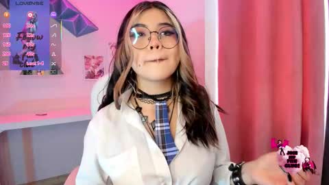 Snapshot of pinkk_demon chatting on January 2026 01:04:01 PM PINKK online show from January 2026 01:04:01 PM