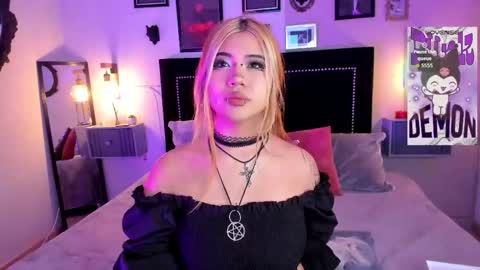 Snapshot of pinkk_demon chatting on February 2026 01:40:01 PM PINKK online show from February 2026 01:40:01 PM