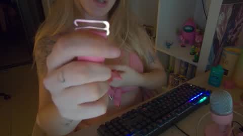 Snapshot of pinkladyx2 chatting on October 2025 08:51:02 PM pinkladyx2 online show from October 2025 08:51:02 PM