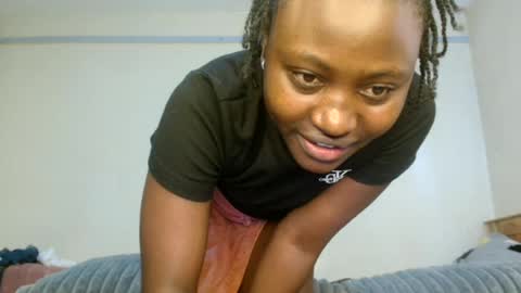 Snapshot of pinklover2003 chatting on June 2026 09:48:02 AM Serena online show from June 2026 09:48:02 AM