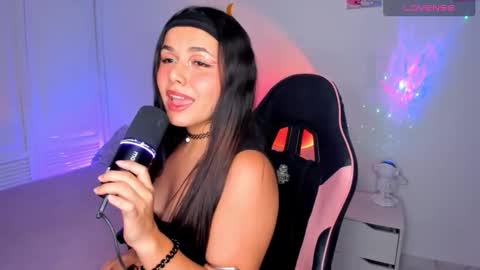 Sarah .. online show from November 2025 09:15:01 PM