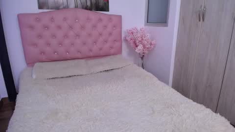 pinky_f00x online show from September 2025 02:37:02 AM