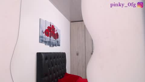 pinky_f00x online show from October 2025 07:58:01 PM