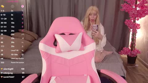 Elis online show from October 2025 09:23:02 PM
