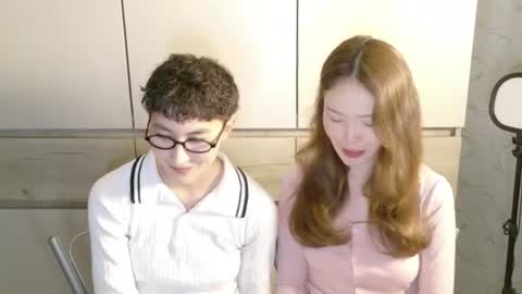 Li long hair and Ru short hair online show from June 2026 08:30:02 PM