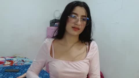 Snapshot of pinkyperla chatting on June 2026 02:51:01 AM Perla online show from June 2026 02:51:01 AM
