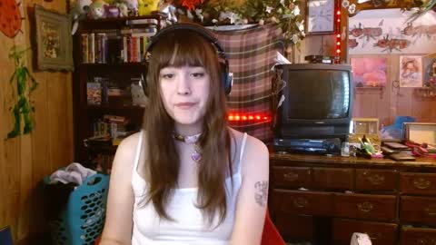 Izzy online show from February 2025 05:18:02 PM