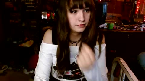 Izzy online show from November 2025 06:19:02 PM