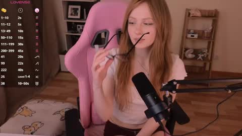 Snapshot of plastic_beach chatting on April 2026 11:43:02 PM Lene online show from April 2026 11:43:02 PM