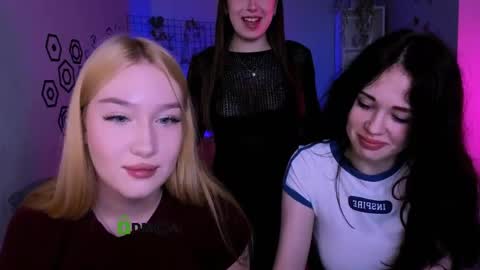 Snapshot of playful_sophie chatting on April 2026 07:22:02 PM Sophie online show from April 2026 07:22:02 PM