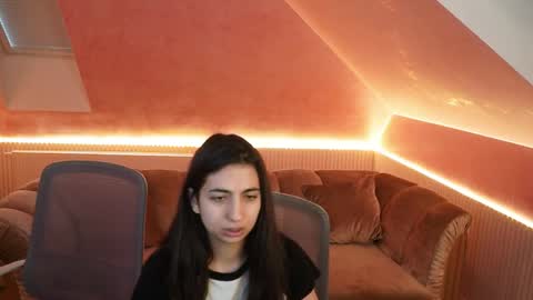 Lana online show from April 2026 10:48:01 AM