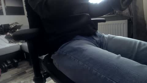 Hello ask me  . Im glad  to see you here in my room. Welcome PVT is open online show from October 2025 10:14:01 AM