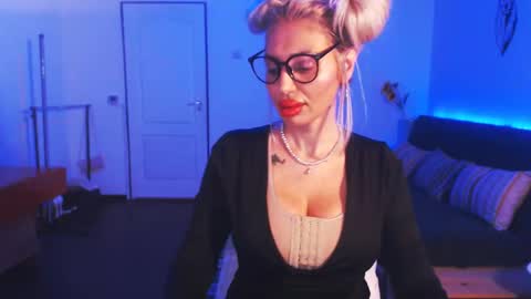 Victoria online show from December 2024 09:47:02 PM