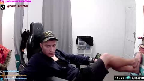 plkrisztian online show from December 2025 10:28:01 PM