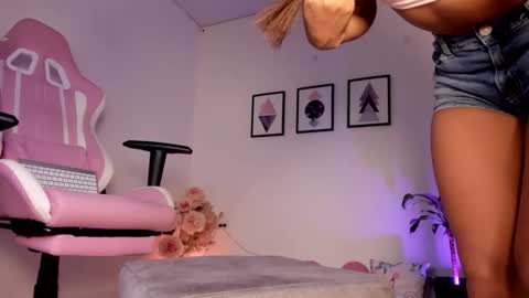 Snapshot of pocahontas_sensual chatting on March 2026 03:12:01 AM Jasmine online show from March 2026 03:12:01 AM