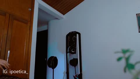 Snapshot of poeeticaa_ chatting on January 2025 03:04:01 PM IG ipoetica online show from January 2025 03:04:01 PM