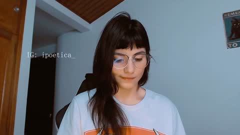Snapshot of poeeticaa_ chatting on January 2025 03:14:02 PM IG ipoetica online show from January 2025 03:14:02 PM