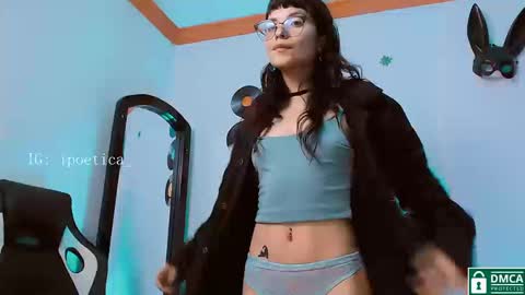 Snapshot of poeeticaa_ chatting on September 2025 02:42:02 PM IG ipoetica online show from September 2025 02:42:02 PM
