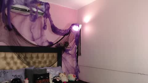 Snapshot of poison_pink chatting on November 2025 01:34:02 PM poison_pink online show from November 2025 01:34:02 PM