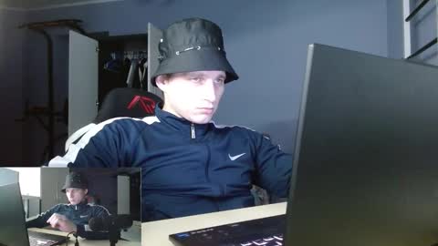 Poliglotjoe2 online show from February 2026 07:40:01 PM