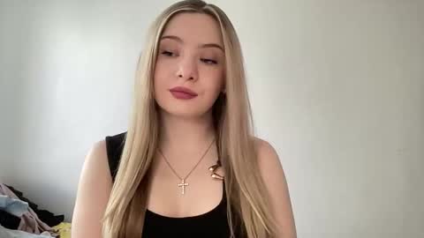polishangel222 online show from April 2026 01:42:02 PM