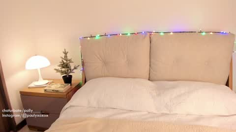 Polly online show from December 2024 12:57:01 AM