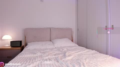 Polly online show from September 2025 03:02:01 PM