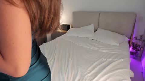 Polly online show from October 2025 10:21:02 PM