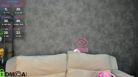 Polly online show from October 2025 01:05:01 AM