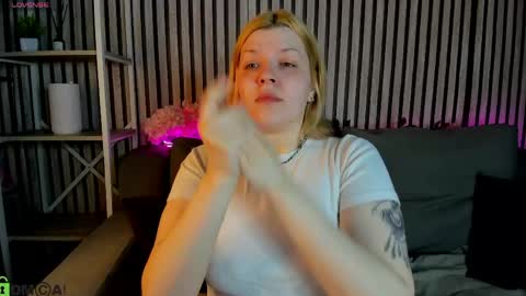 Snapshot of polly__mayer chatting on May 2026 01:11:01 AM Polly online show from May 2026 01:11:01 AM