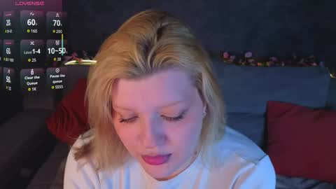 Snapshot of polly__mayer chatting on May 2026 04:07:02 AM Polly online show from May 2026 04:07:02 AM
