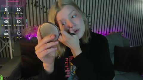 Snapshot of polly__mayer chatting on May 2026 01:14:02 AM Polly online show from May 2026 01:14:02 AM