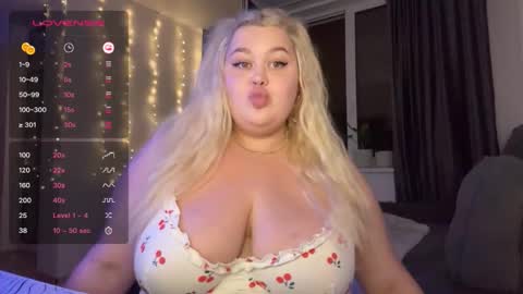 Snapshot of polly_cuteee chatting on September 2025 07:57:01 PM polly_cuteee online show from September 2025 07:57:01 PM