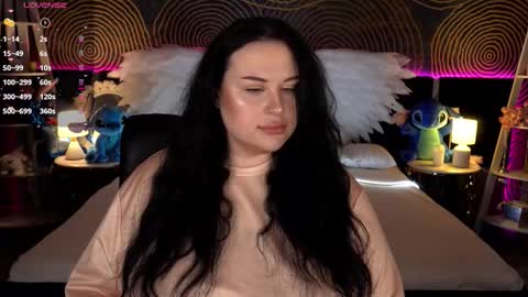 Polly online show from November 2025 08:30:01 PM