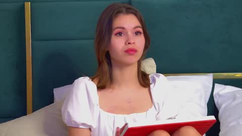 Polly online show from February 2025 01:41:01 AM