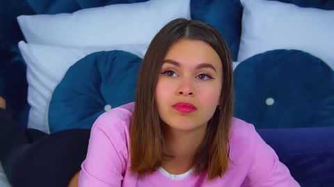 Polly online show from September 2025 06:19:01 PM