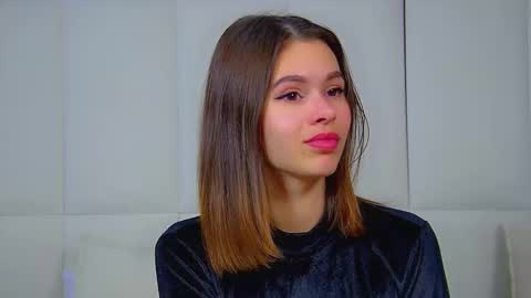 Polly online show from October 2025 07:11:02 PM