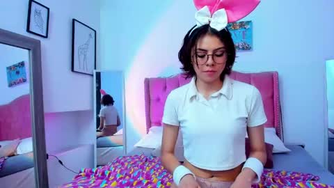 Mia online show from May 2026 04:04:02 PM