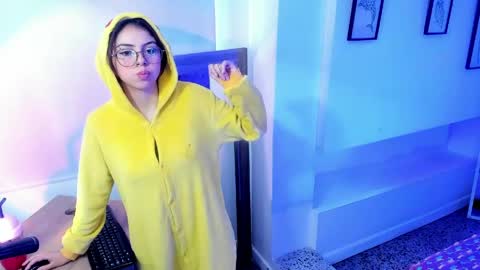 Mia online show from May 2026 01:30:02 PM