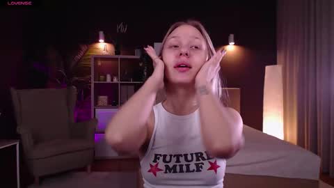 Snapshot of pooja_hegde chatting on October 2025 01:14:01 AM Eva online show from October 2025 01:14:01 AM