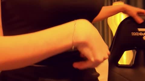 April online show from December 2025 07:21:01 PM