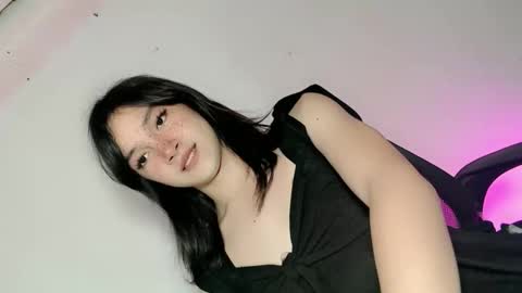 Snapshot of precious_laura18 chatting on June 2026 01:11:01 PM precious_laura18 online show from June 2026 01:11:01 PM