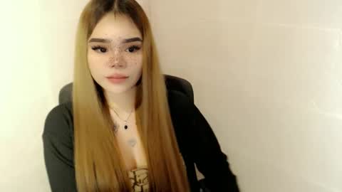 MAXXINE online show from April 2026 07:35:01 AM