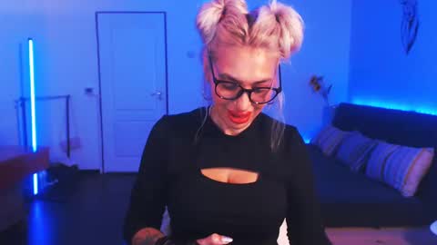 Snapshot of preggyhotmommy chatting on December 2024 09:11:02 PM Victoria online show from December 2024 09:11:02 PM