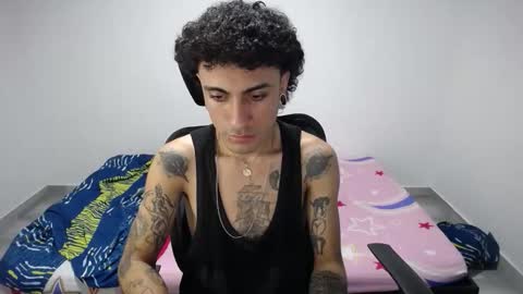 Snapshot of present_the_magic chatting on October 2025 06:37:01 PM Plux online show from October 2025 06:37:01 PM