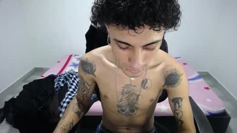 Snapshot of present_the_magic chatting on October 2025 06:41:02 PM Plux online show from October 2025 06:41:02 PM