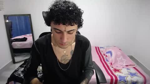 Snapshot of present_the_magic chatting on November 2025 05:07:01 AM Plux online show from November 2025 05:07:01 AM