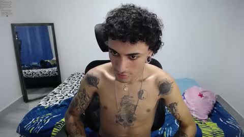 Snapshot of present_the_magic chatting on November 2025 08:11:02 AM Plux online show from November 2025 08:11:02 AM