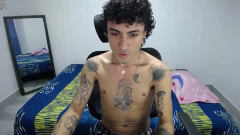 Snapshot of present_the_magic chatting on November 2025 03:29:02 PM Plux online show from November 2025 03:29:02 PM