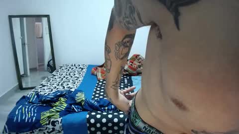 Snapshot of present_the_magic chatting on November 2025 07:35:02 PM Plux online show from November 2025 07:35:02 PM